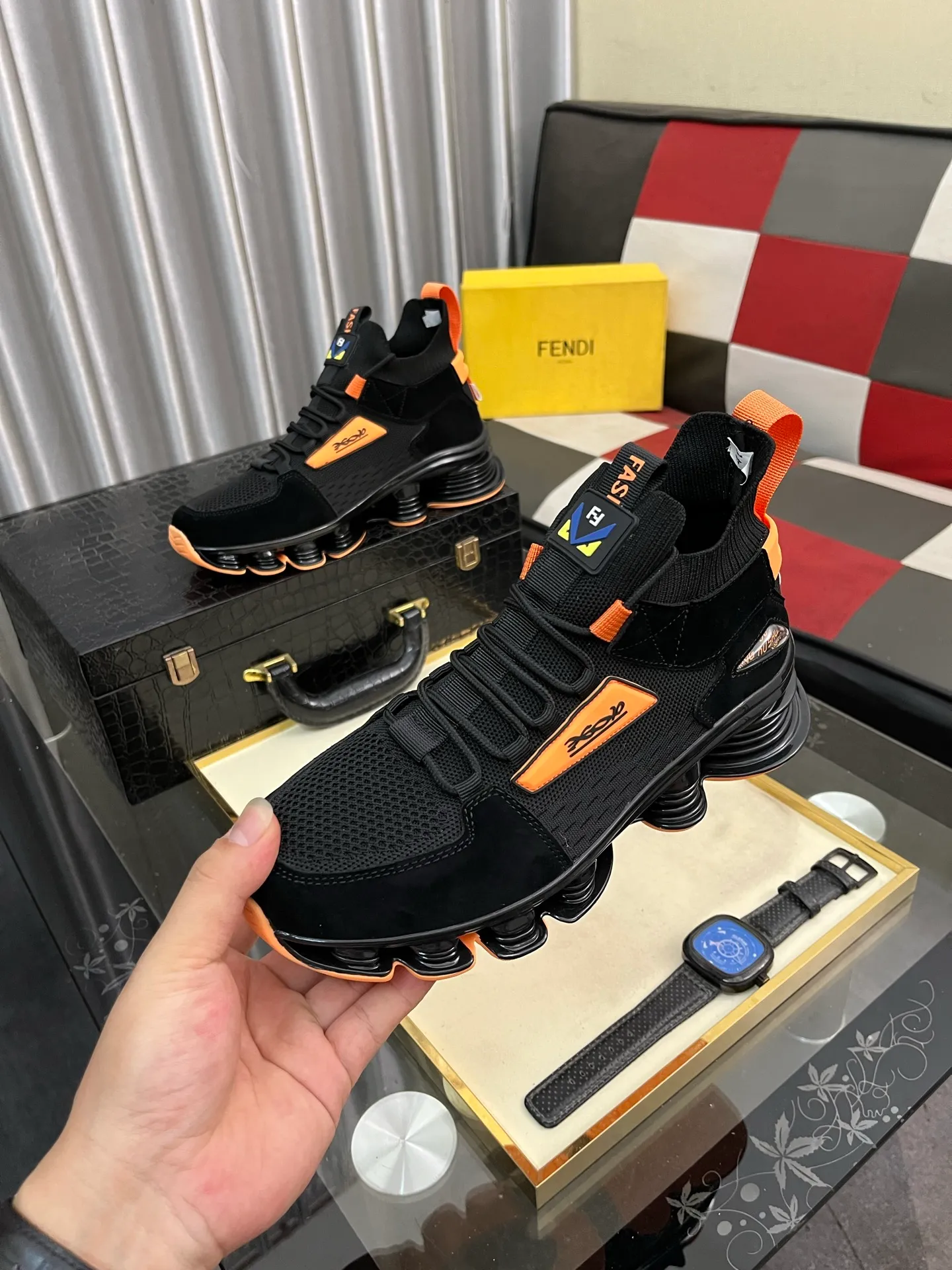 Men's Men's Shoes💰458⌚️⌚️[FENDI] Fendi's classic and comfortable men's, this complex sneaker is made of soft calfskin➕genuine leather lining➕original ultra-light rubber material with rough outsole. This unique light style is suitable for the casual and refined sensibility of this season. It is comfortable and natural on the feet. It is an everyday style for casual travel in autumn and winter! 38−442️⃣colors available